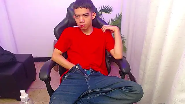 leandrocum18 Webcam Show