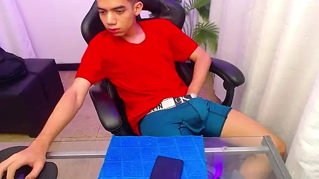 Show de leandrocum18 na webcam