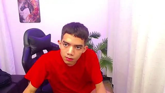 leandrocum18 Show in webcam