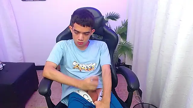 leandrocum18's Webcam Show