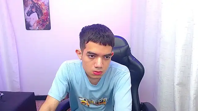 Show modela leandrocum18 na web-kameri