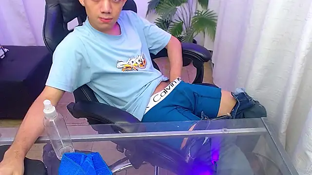 leandrocum18 Webcam show