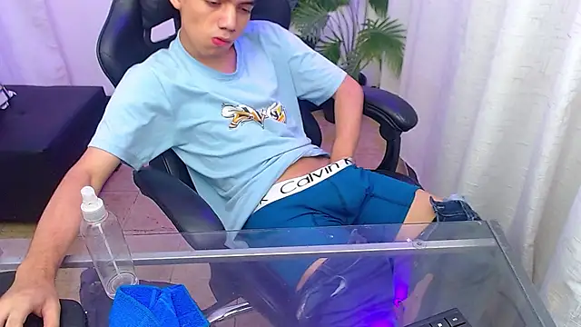 leandrocum18 – webcam-show