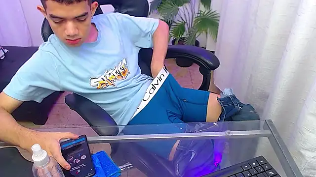 leandrocum18 Webcam-Show