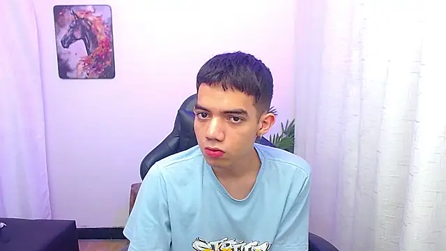 leandrocum18 Show in webcam