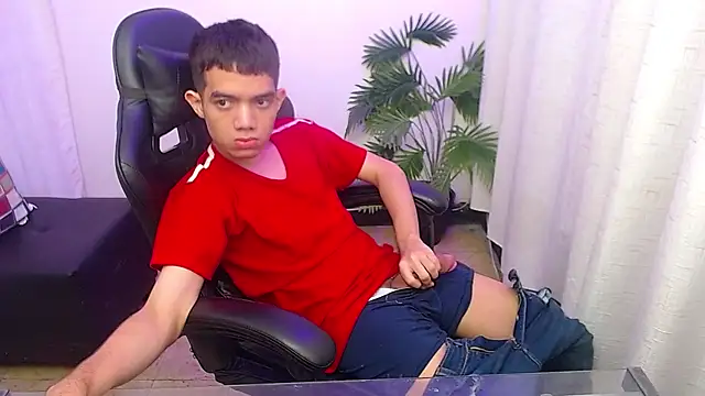 leandrocum18 webcam show