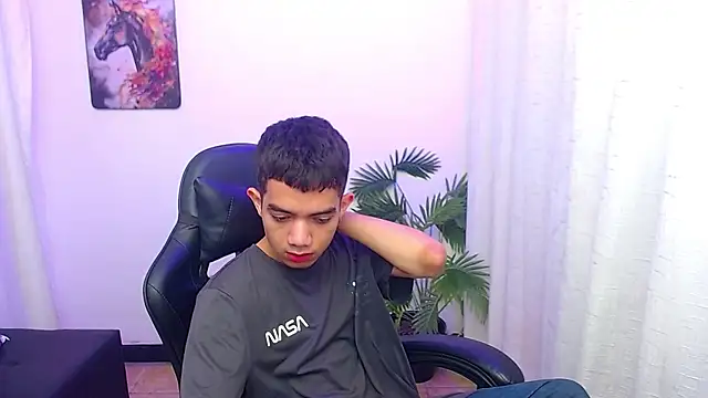 Show modela leandrocum18 na web-kameri