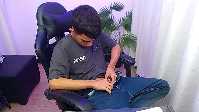 leandrocum18 Webcam-Show