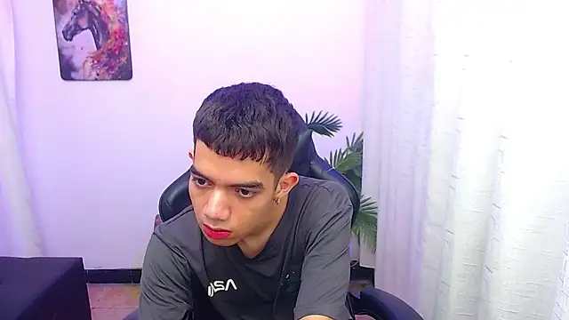 leandrocum18 – webcam-show