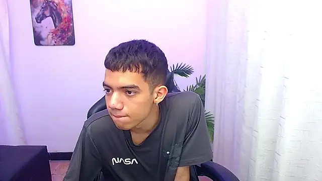 leandrocum18 – webcam-show