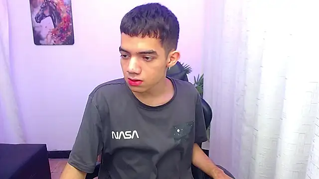 leandrocum18 webcam show