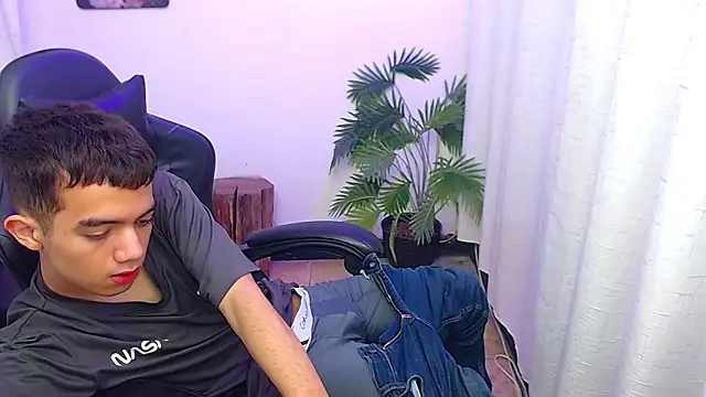 leandrocum18 ওয়েবক্যাম শো