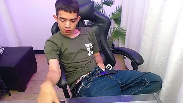 Show de leandrocum18 na webcam