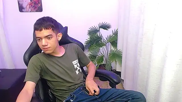 Show de leandrocum18 na webcam