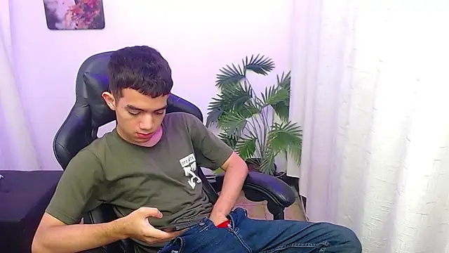 leandrocum18 – webcam-show