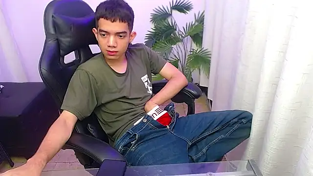 leandrocum18 Webcamshow