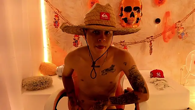 Show modela Julian_Stonee1 na web-kameri