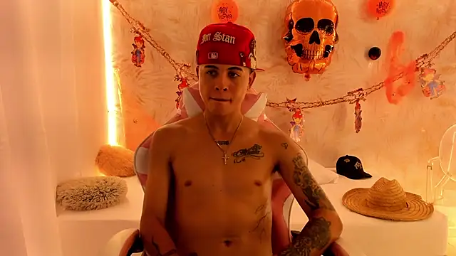 Julian_Stonee1 Show in webcam