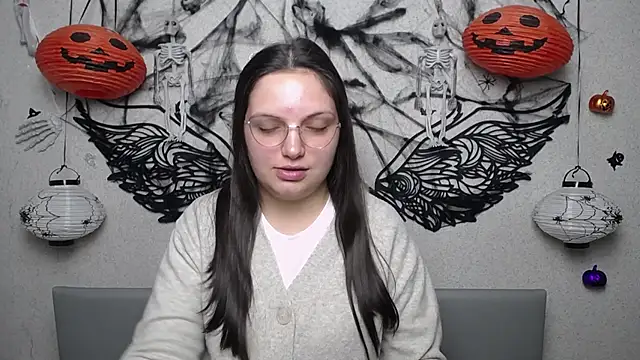 Pokazy przed kamerką – LeilaW00d