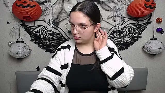 Show modela LeilaW00d na web-kameri