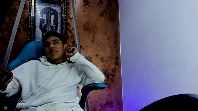 Show modela KALVIN_C na web-kameri