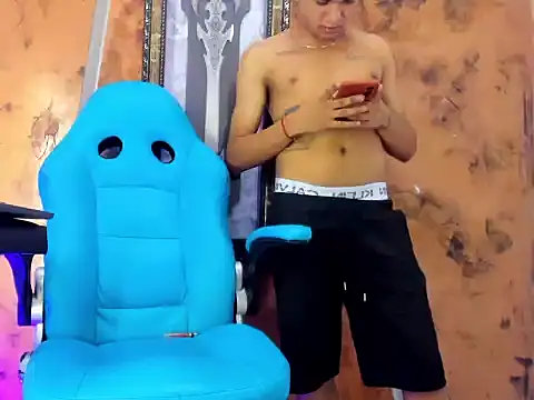 Show modela KALVIN_C na web-kameri