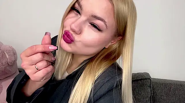 LorriHeppeard Show in webcam