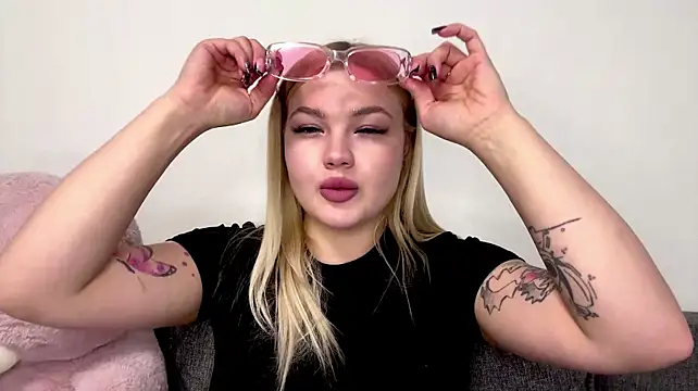 LorriHeppeard Webcam Show