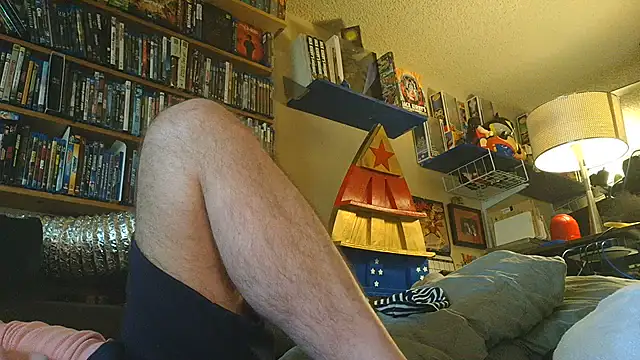 overmydadbody222: διαδικτυακό σόου στην κάμερα