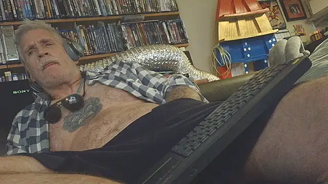 overmydadbody222 Webcam Show