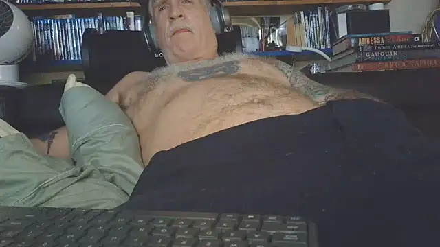 overmydadbody222 webcam show