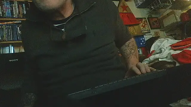 overmydadbody222 webkamerás műsora