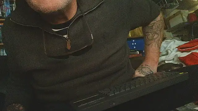 overmydadbody222 Pertunjukan Webcam