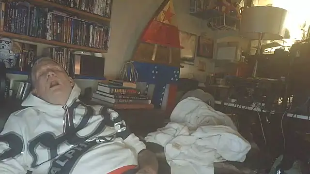 overmydadbody222 webkamerás műsora