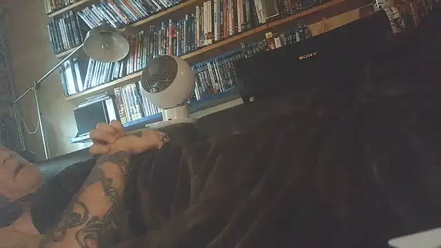 overmydadbody222 webcam show
