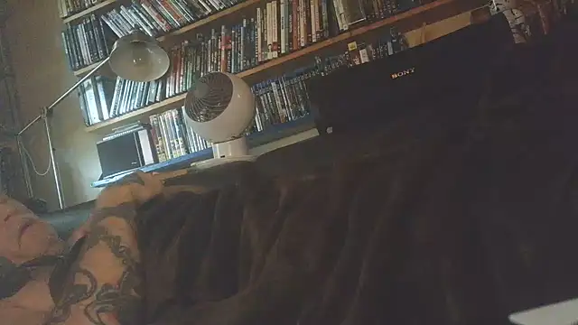 overmydadbody222's Webcam Show