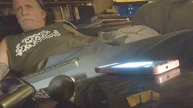 הופעת וובקאם של overmydadbody222