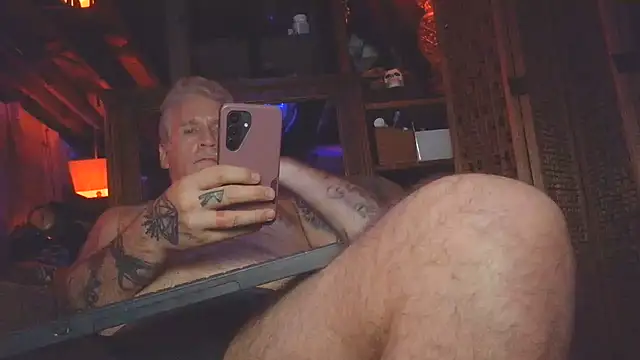 overmydadbody222 Show in webcam