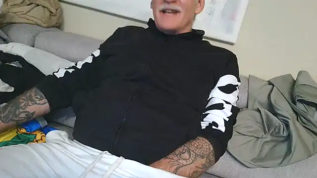 overmydadbody222 Шоу с уебкамера