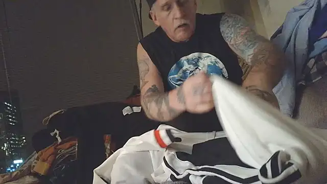 overmydadbody222 Webcam Show
