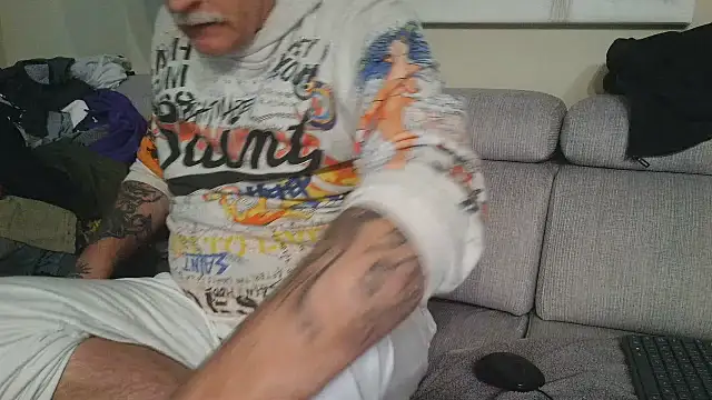 overmydadbody222 Show in webcam
