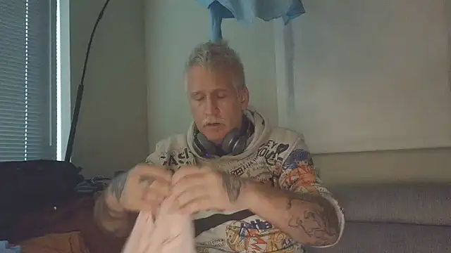 overmydadbody222's Webcam Show