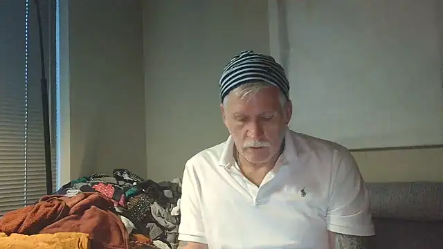 overmydadbody222's Webcam Show