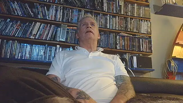 overmydadbody222 webkamerás műsora