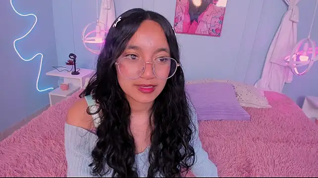 Emily_Blussh Adlı Modelin Web Kamerası Şovu
