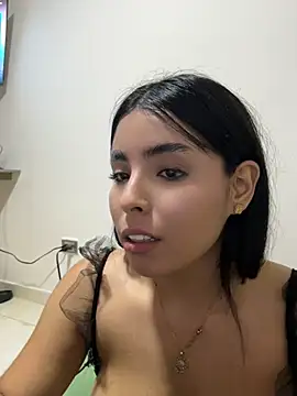 LovelyEyess Show in webcam