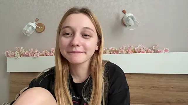 Show modela DiaThornley na web-kameri