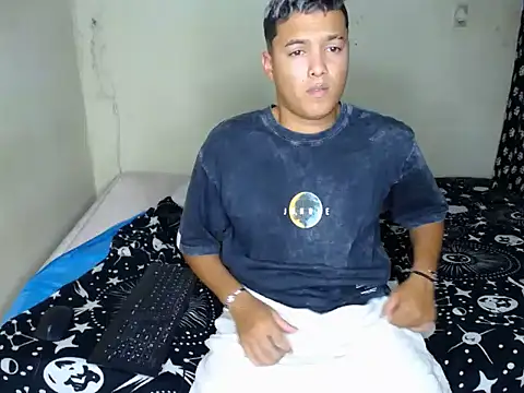 Show modela santi_0423 na web-kameri