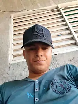Show modela santi_0423 na web-kameri