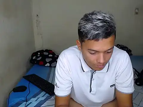 santi_0423 webcam show